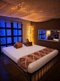01d_Schlafzimmer_mit_unterbettlicht_JPEG